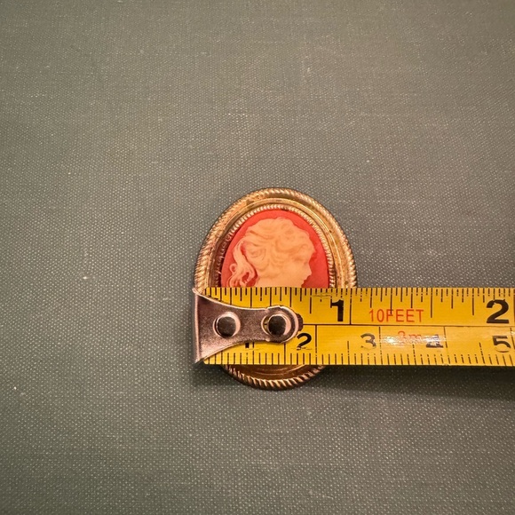 Vintage Victorian Gold Tone Pink & White Cameo Brooch - Picture 5 of 5
